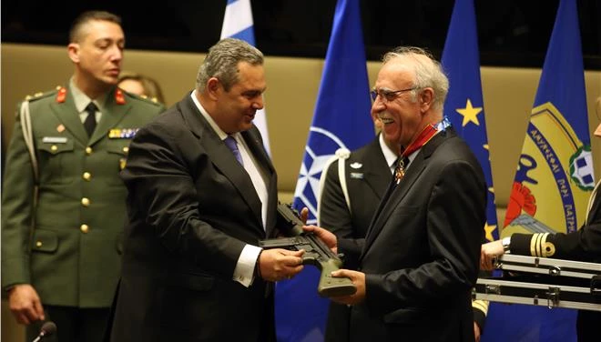 Το απίστευτο δώρο που έκανε ο Πάνος Καμμένος στον Δημήτρη Βίτσα